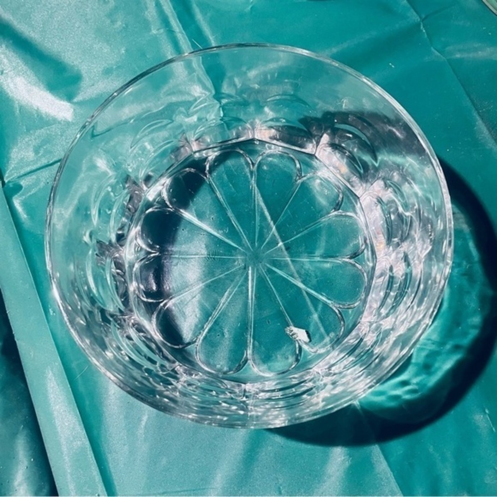 Large crystal chip bowl